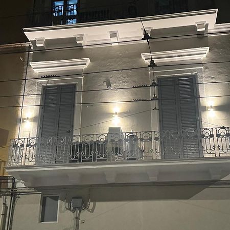 Flary Apartment Бари Екстериор снимка