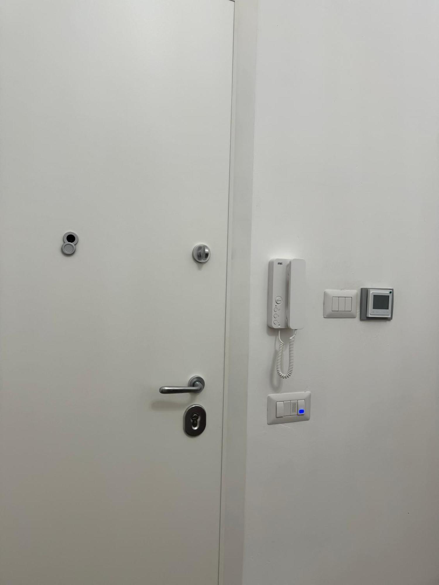Flary Apartment Бари Екстериор снимка
