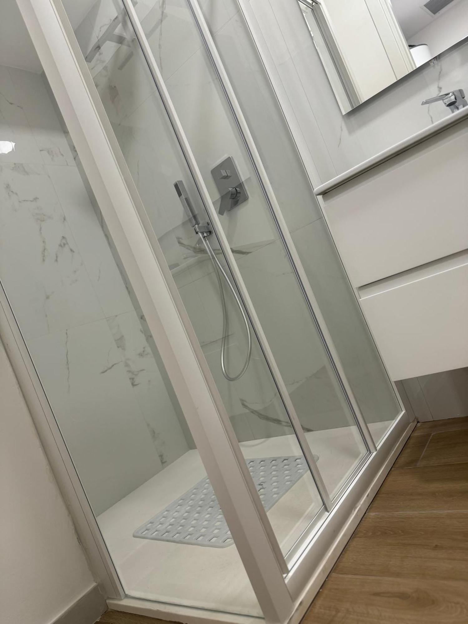 Flary Apartment Бари Екстериор снимка