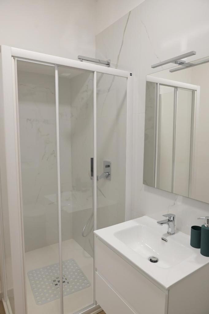 Flary Apartment Бари Екстериор снимка
