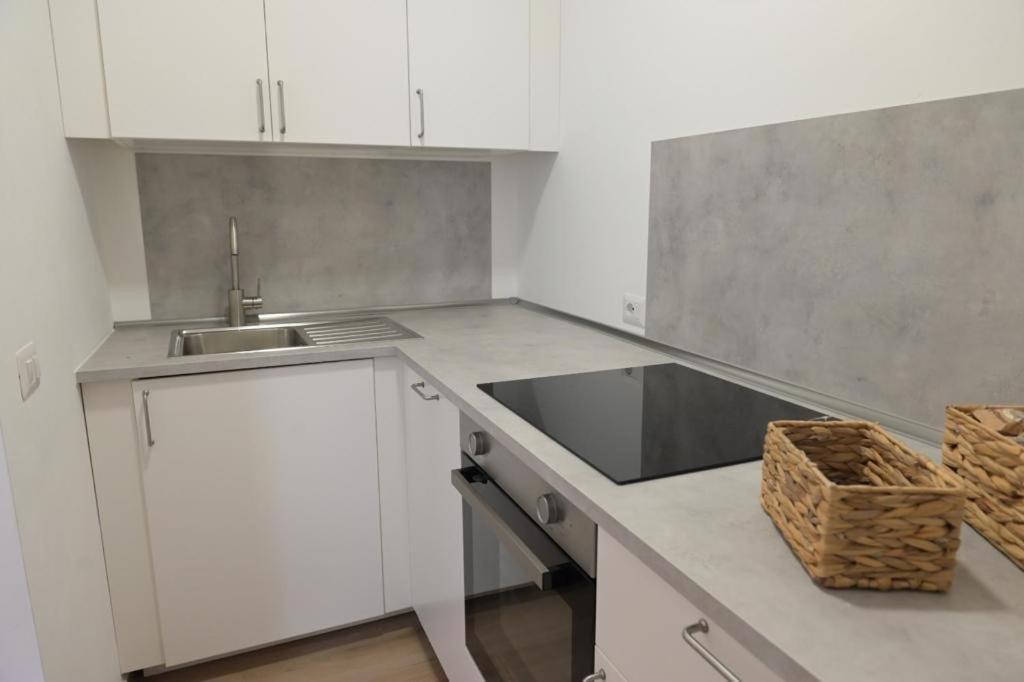 Flary Apartment Бари Екстериор снимка